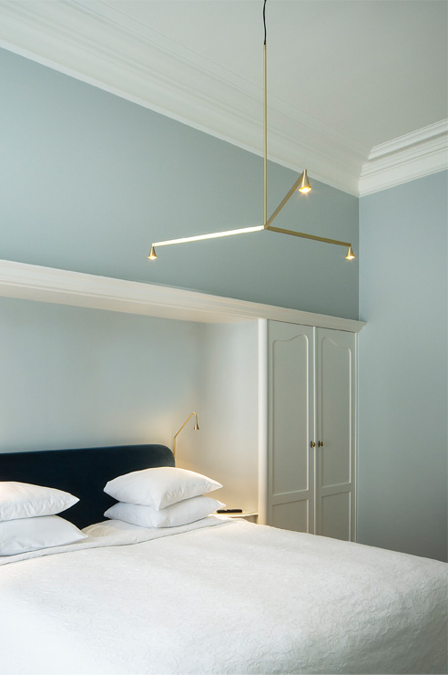 Austere-Chandelier 1Y
