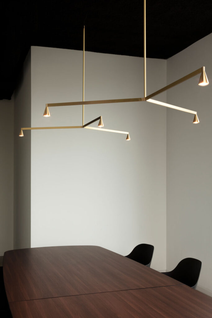 Austere-Chandelier 1Y RL